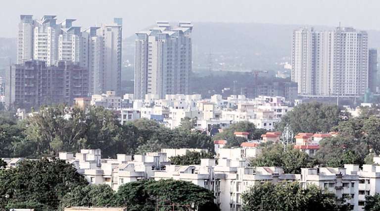 property-prices-plunge-by-4%-in-pune.jpg