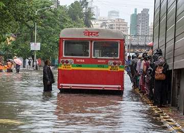 Mumbai monsoon brings daily life to a halt