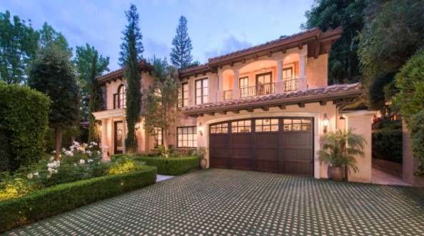 Kim-Kardashian-Beverly-Hills-House-Outide-view.