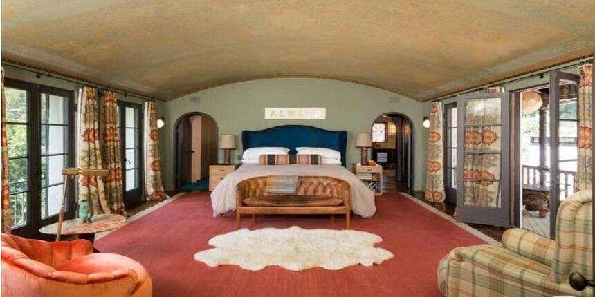 Robert Pattinson house bedroom-