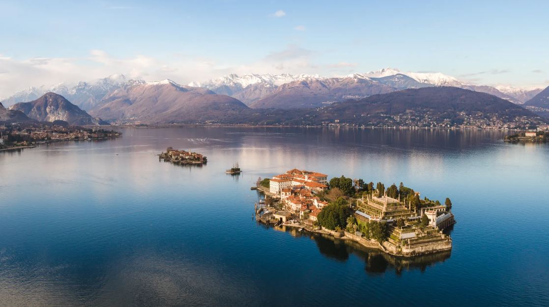 Versace’s Italian Lakefront Mansion