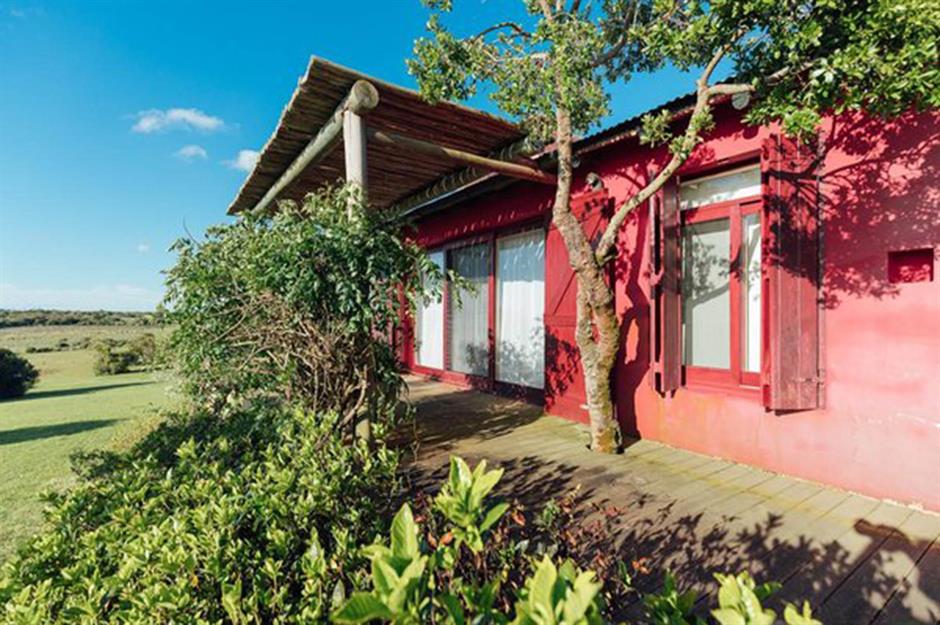 shakira-farm-house-exterior