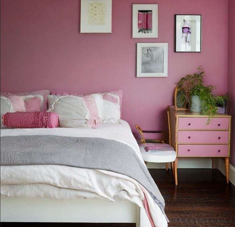 twotone_pink_painted_bedroom_wall