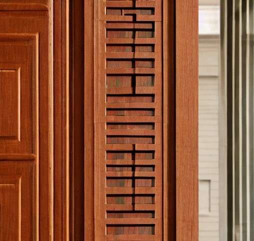 Design a Door Using Wooden Columns