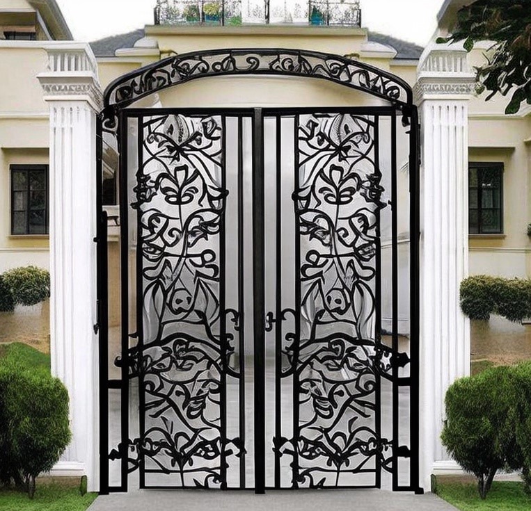 Leaf Pattern on Iron Gate Design 